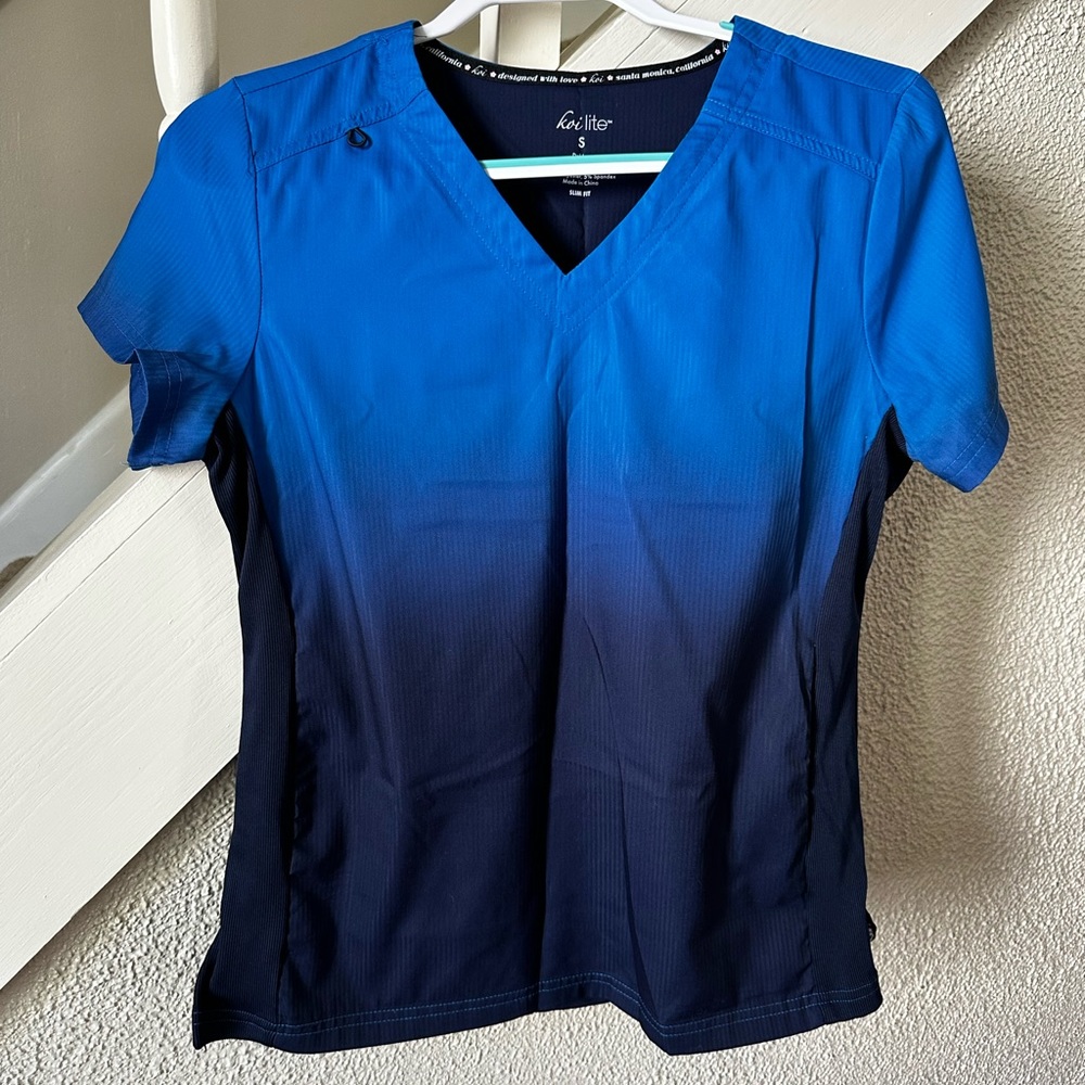Unisex scrub top - size small